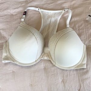 Victoria’s Secret. Body by Victoria. 36D bra